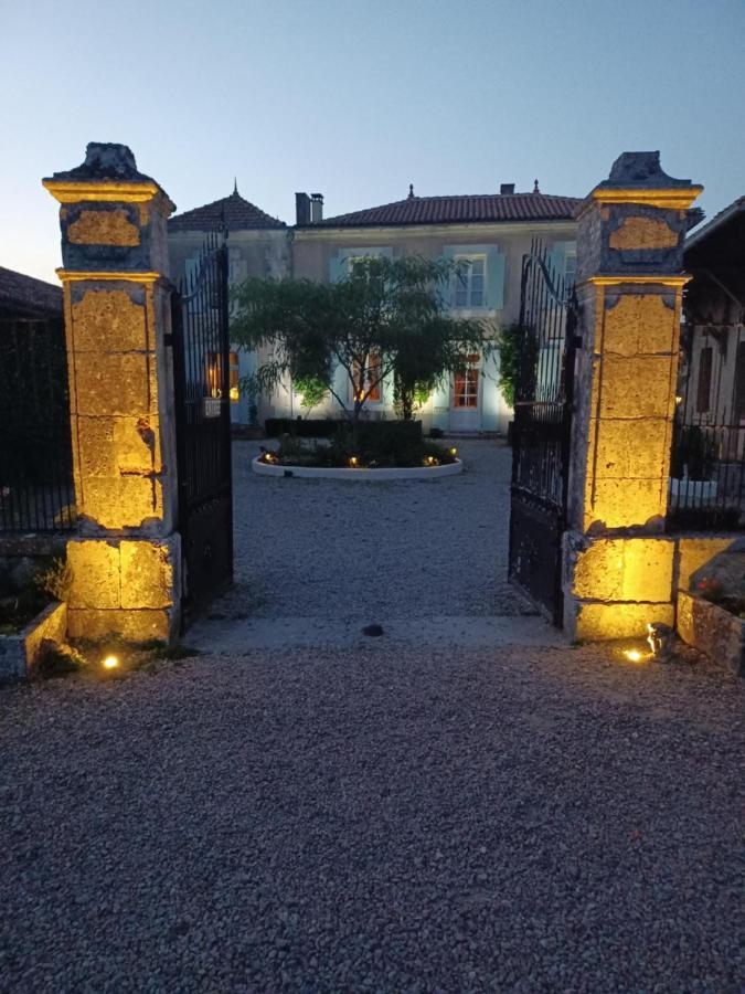 La Grange Terrou Saint-Germain-de-Confolens Exterior foto